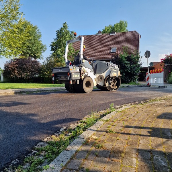 Asphaltarbeiten mit Walze